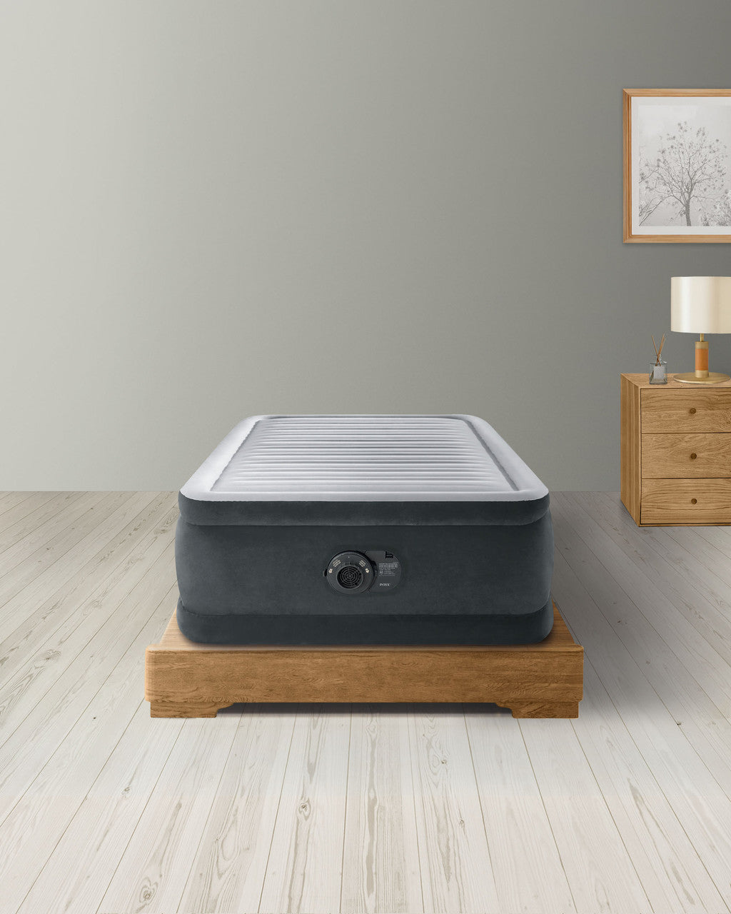 Intex Dura-Beam Deluxe Comfort-Plush Air Mattress 18" Twin with Built-In Electric Pump